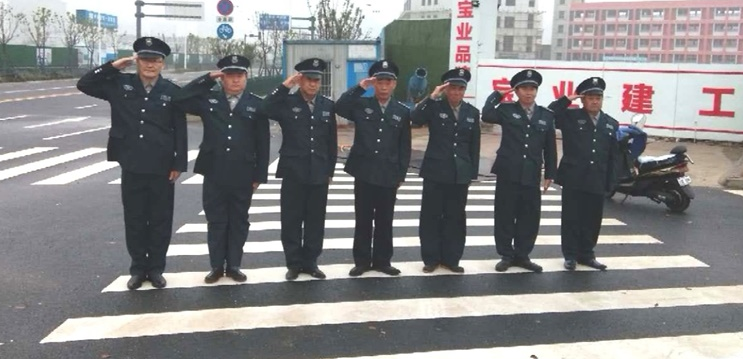 保安對大家的尊重，我們也應(yīng)該還個禮