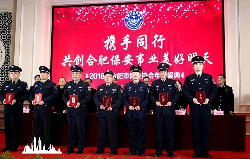 加強(qiáng)保安的業(yè)務(wù)培訓(xùn)，學(xué)區(qū)警務(wù)工作很重要